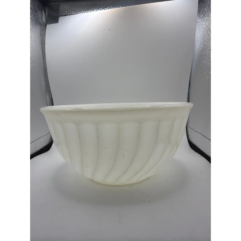 VTG White Swirl Milk Glass Mixing Bowl Anchor Hocking Fire King Ware #17 USA